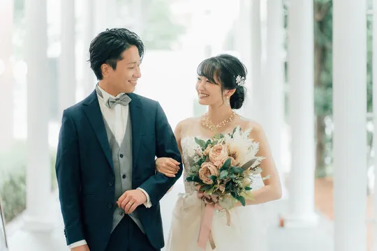 結婚式の新郎新婦（仮の写真）