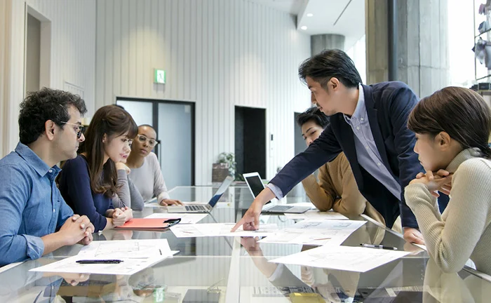 会議室での打合せ